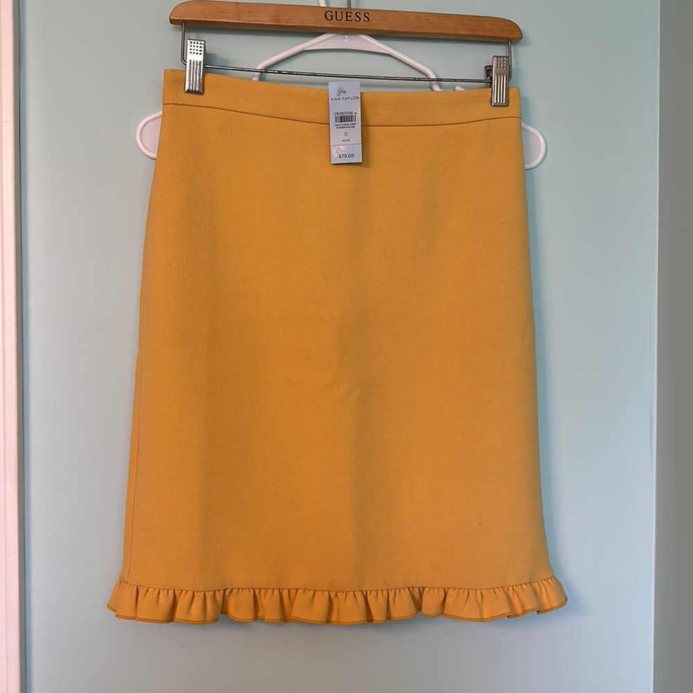 Ann Taylor NWT yellow skirt size 0